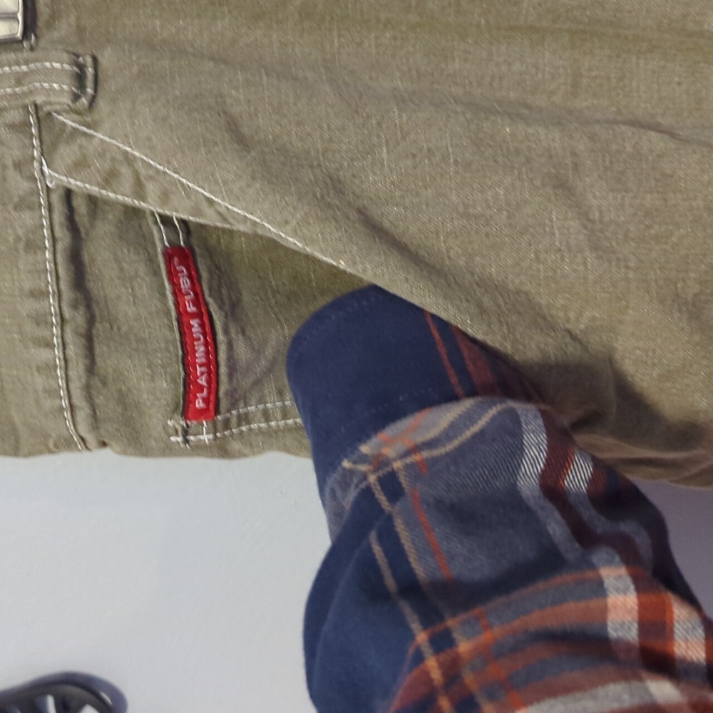 FUBU Platinum Olive Cargo Shorts Fat Albert Dumb Donald Emb.Pocket Patch 42 - Picture 11 of 12